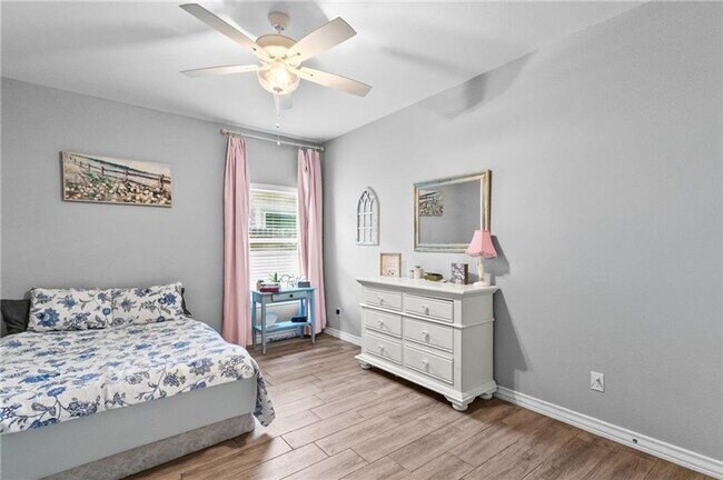 Building Photo - Spacious 4 or 5 Bedroom Home for Rent | Desirable Southside Location