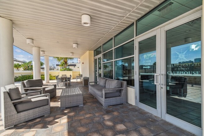 Building Photo - 1120 E Kennedy Blvd