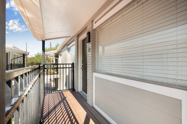 Building Photo - 309 Stratford St