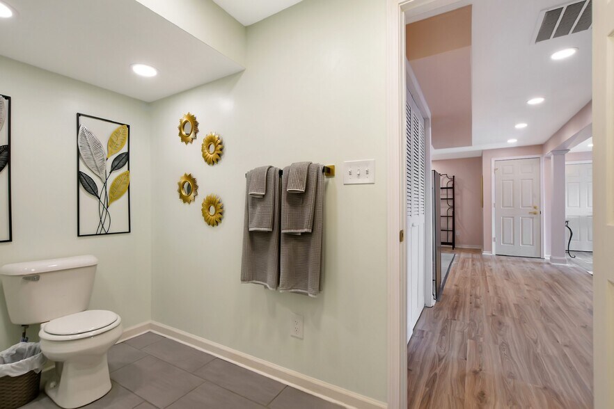 Building Photo - 12614 Bay Tree Way