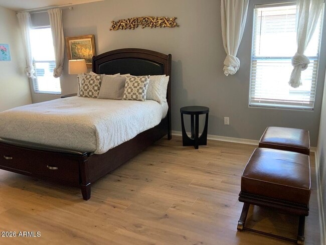 Building Photo - 2114 E Aire Libre Ave