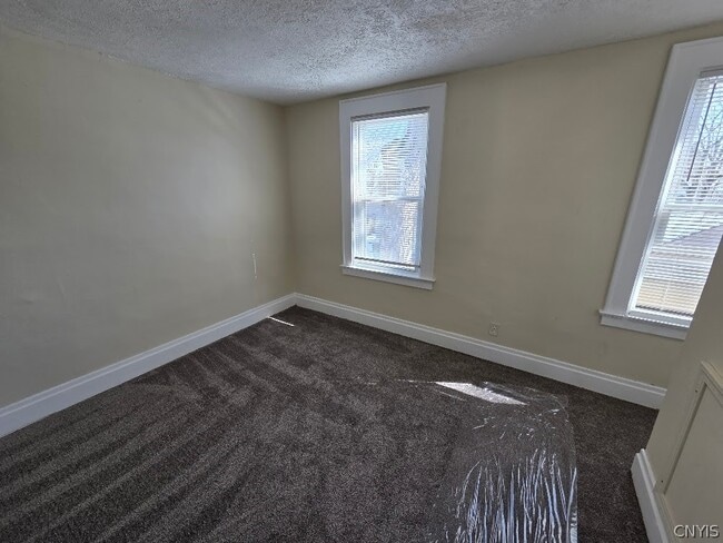 Building Photo - 210 N Midler Ave