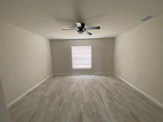 Building Photo - 29 SE 15th Ave