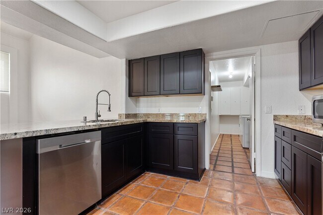 Building Photo - 908 Vegas Valley Dr