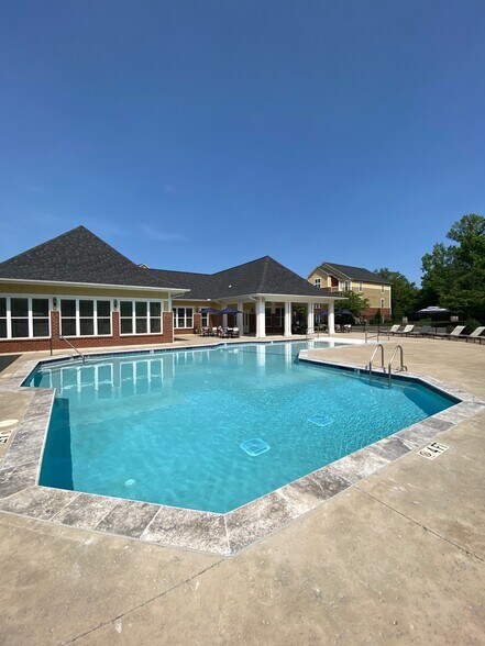 Pool - Palisades of Belmont