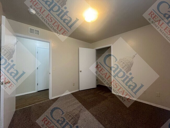 Building Photo - Beautiful 4 Bedroom
