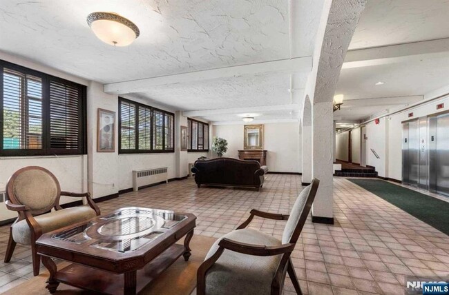 Building Photo - 1450 Palisade Ave