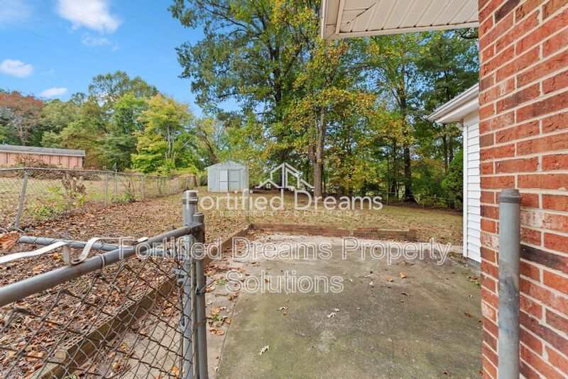 Building Photo - 1806 Heilwood Dr