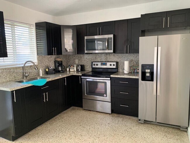 Primary Photo - 2829 SW 32nd Ct