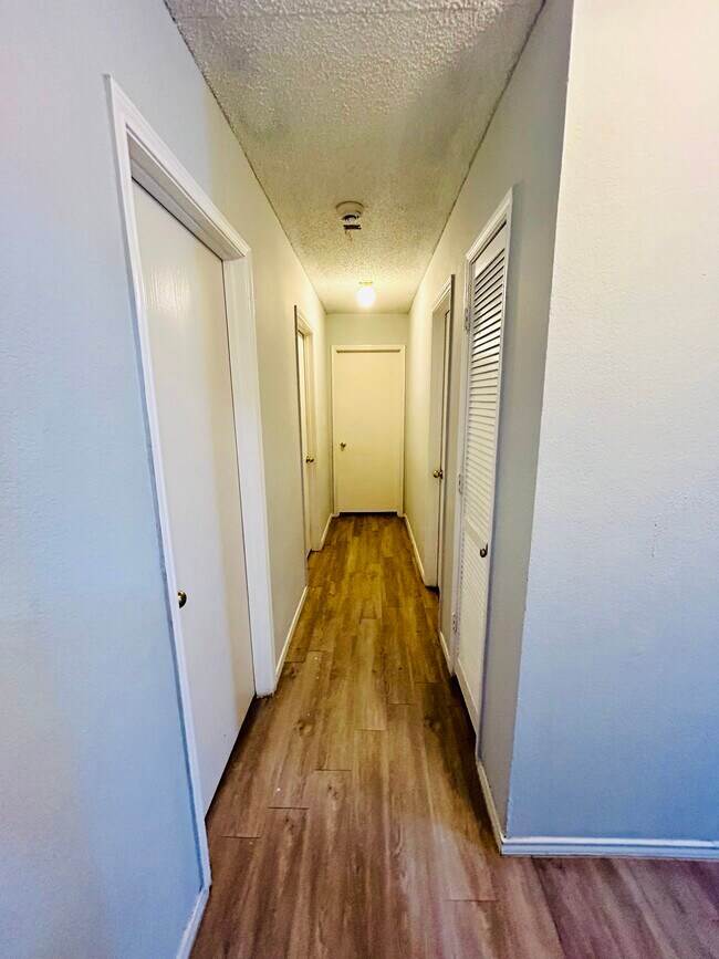 Building Photo - 4404 Courtside Dr