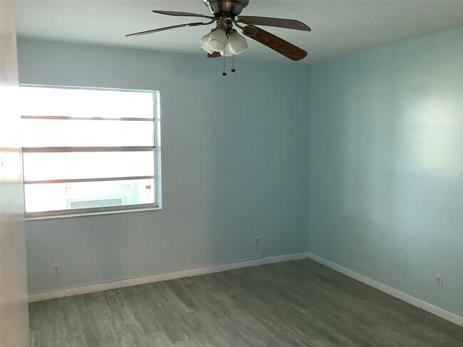 Building Photo - 70 Normandy B