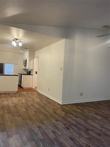 Building Photo - 2302 Mercedes Rd