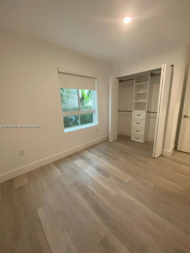 Building Photo - 2561 NE 193rd St