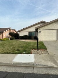 Building Photo - Woodcreek Cutie! 2bedroom 2bathroom