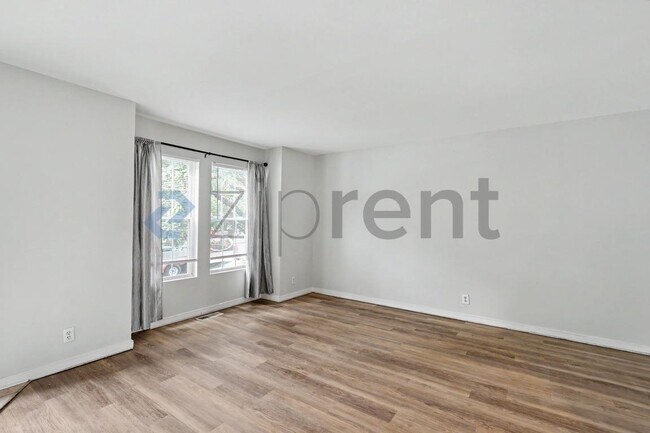 Building Photo - Unit