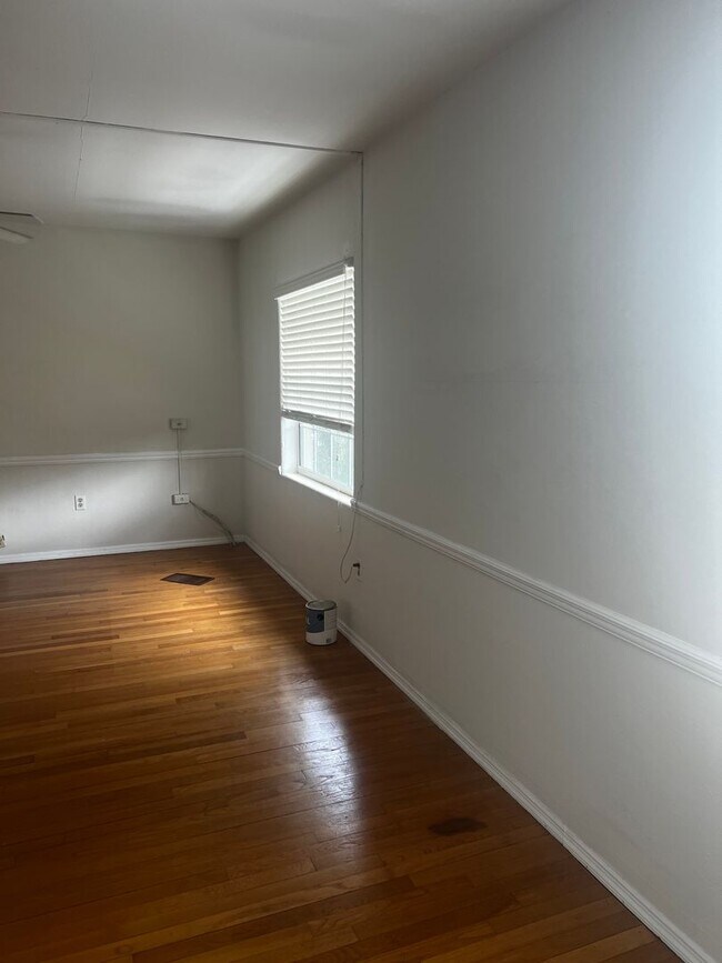 Building Photo - Delaney Park Apartment