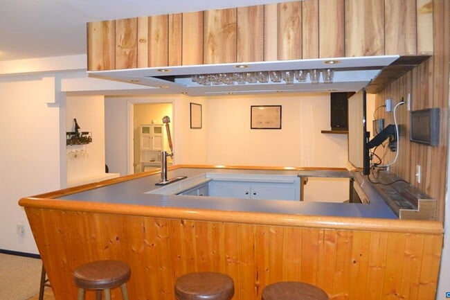 Building Photo - Furnished Golf Course Rental