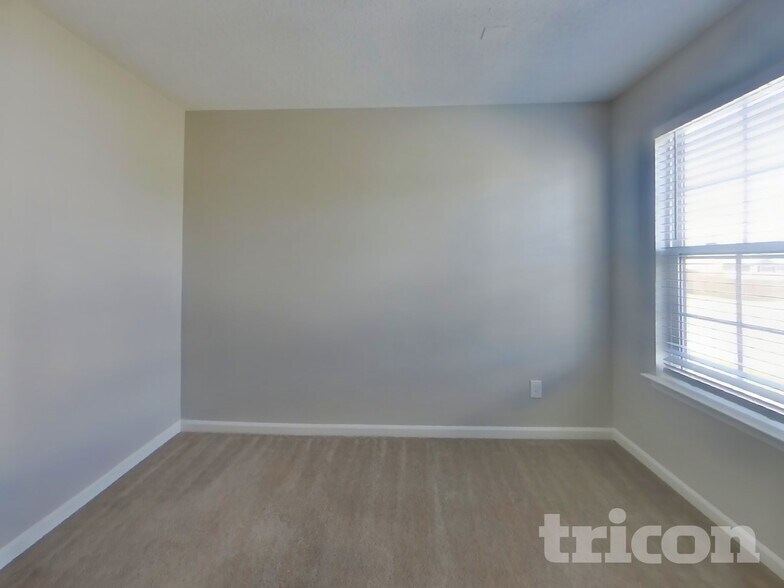 Building Photo - 15228 Pangborn Pl