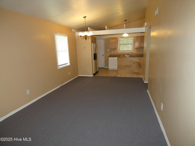 Building Photo - 207 Village Dr