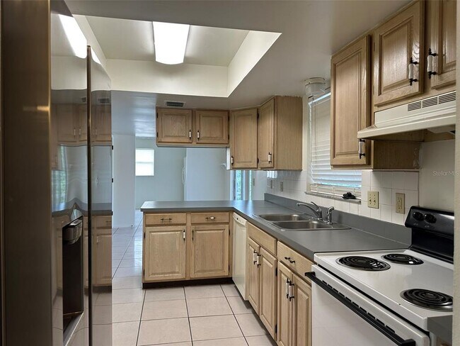 Building Photo - 4416 Englewood Rd