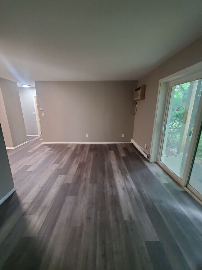 Interior Photo - 1710 Elder St. (10 Unit)