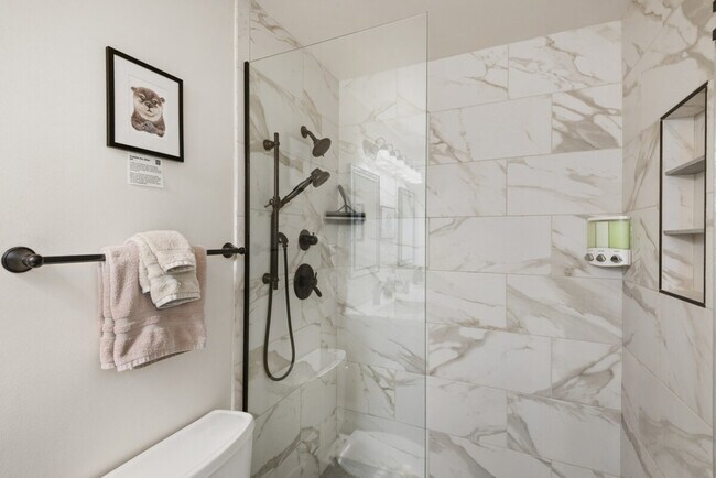 Building Photo - 1555 California St