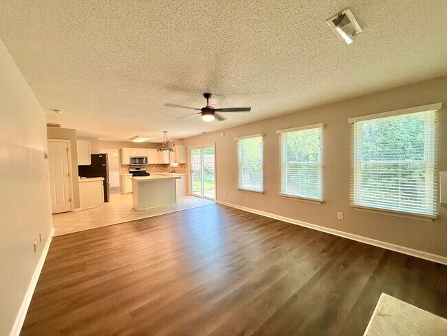 Building Photo - Spacious 4BD, 2.5BA Wake Forest Home with a Fenced Yard Centrally Located Near Shopping, Dining, ...