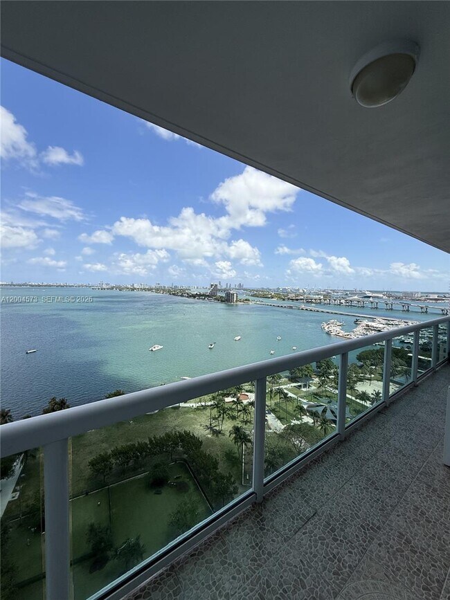 Building Photo - 1800 N Bayshore Dr