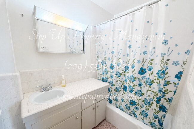 Building Photo - 69 S Washington St