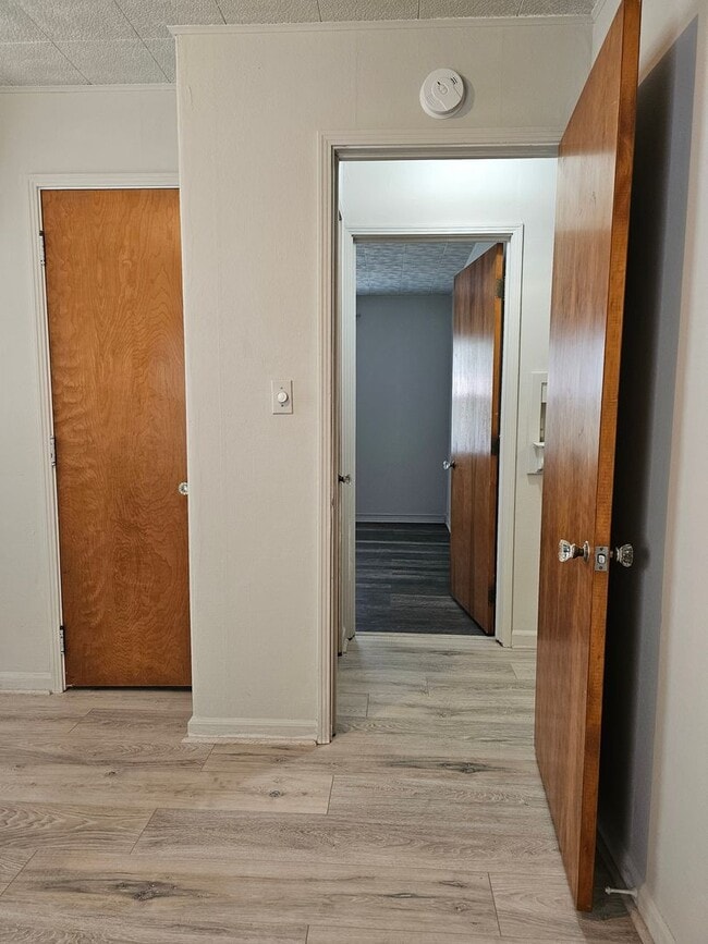 Building Photo - Very updated, cozy two bedroom across from BGHS