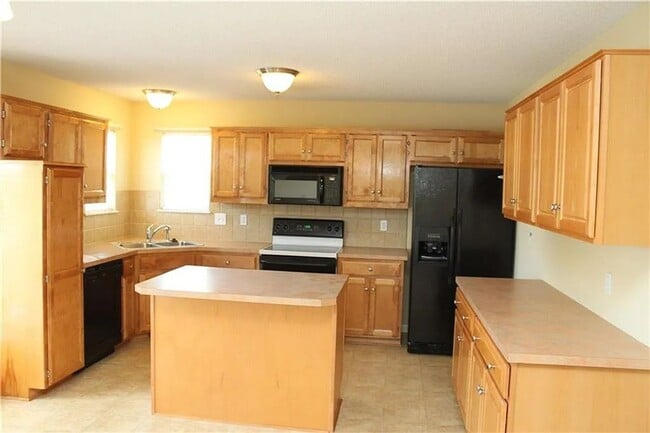 Building Photo - 732 Highland Dr