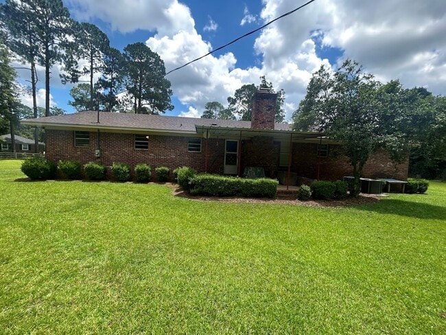 Building Photo - 150 Stilwell Cir