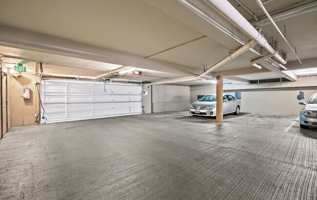 Building Photo - Completely Refreshed Two-Bedroom Condo