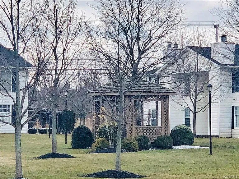 Building Photo - 670 Youngs Rd