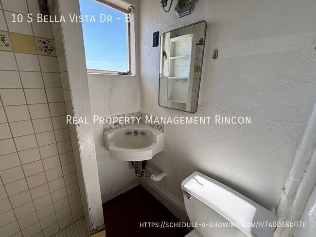 Building Photo - 10 S Bella Vista Dr