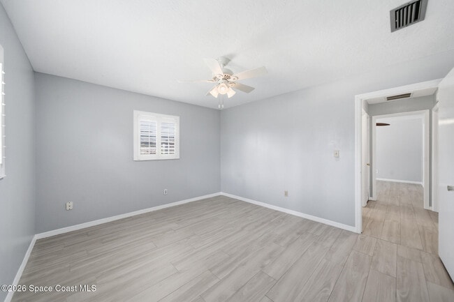 Building Photo - 1172 Bay Dr E