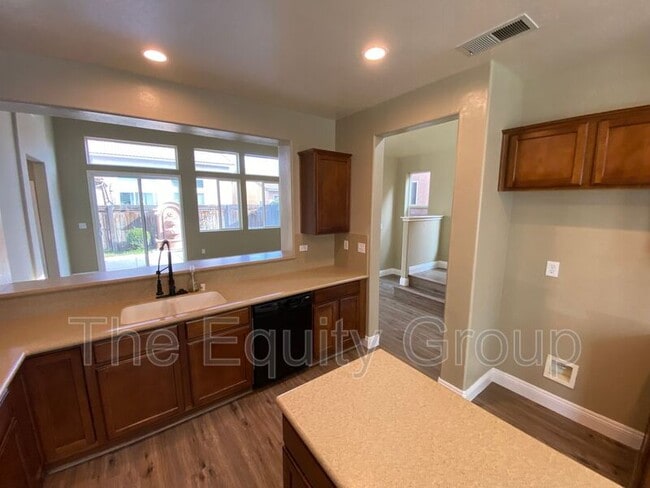 Building Photo - 1424 N Oliveto Ct