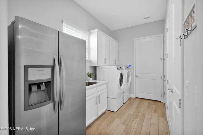 Building Photo - 94 Waterline Dr