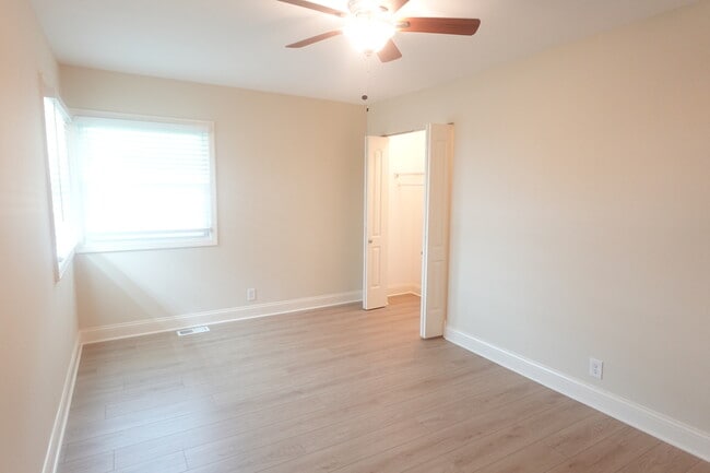 Building Photo - 3743 Country Club Ave