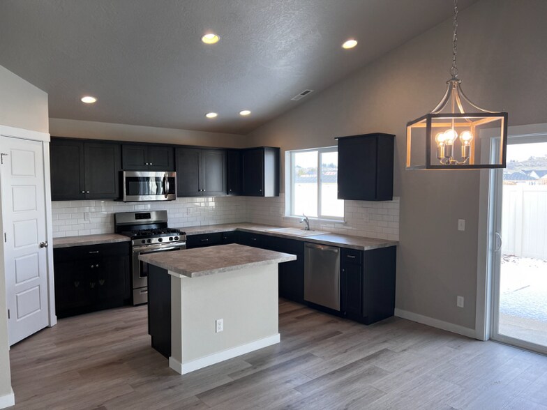 Building Photo - 11446 W Teratai St