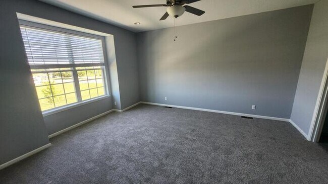 Building Photo - Newly constructed Maintenance provided 3 bed 2.5 bath