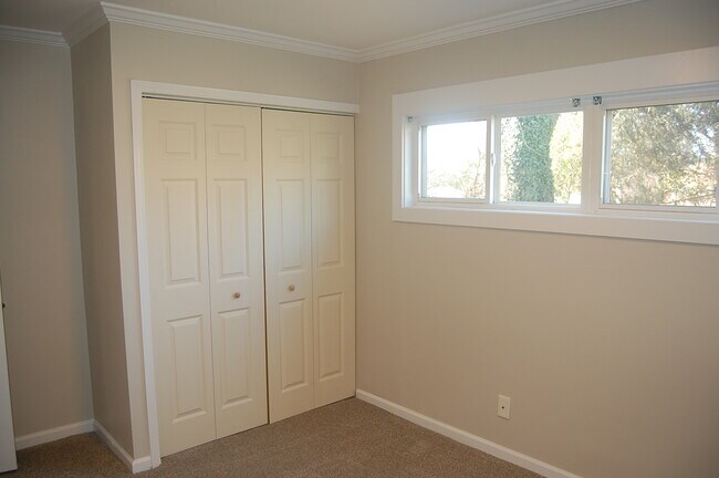 Building Photo - 4401 Nicholas Rd NW