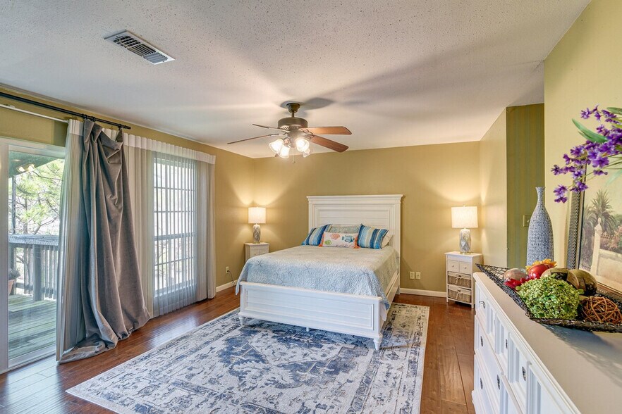 Building Photo - 18654 Martinique Dr