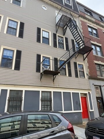 Building Photo - 300 North St