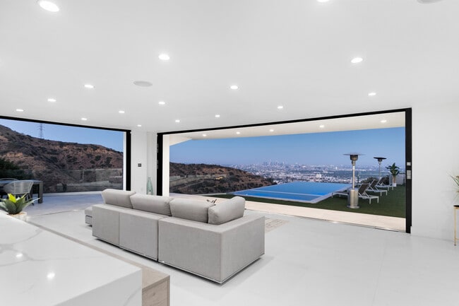 Building Photo - 2110 Hercules Dr