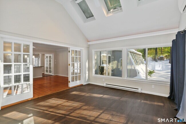 Building Photo - 815 Valley Rd