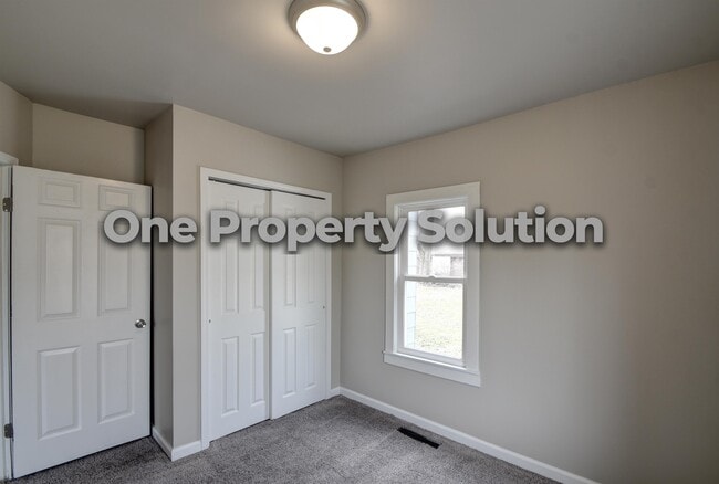 Building Photo - 810 Plain St