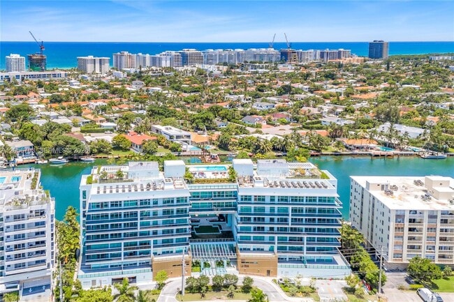 Building Photo - 9201 E Bay Harbor Dr