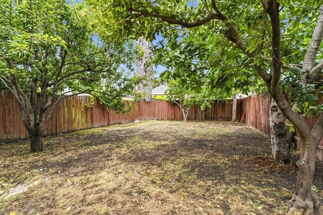 Building Photo - Fully Renovated 2 Bed, 1 Bath Oakland Home with In-Unit Laundry