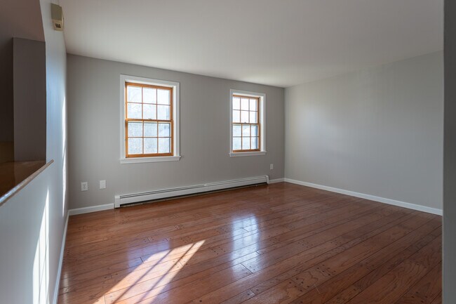 Building Photo - 4 Pheasant Ct